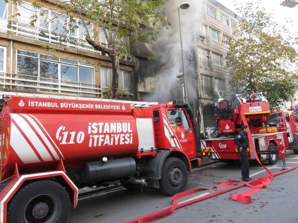 Bağdat Caddesi'nde türkü bar alev alev yandı - Resim: 4