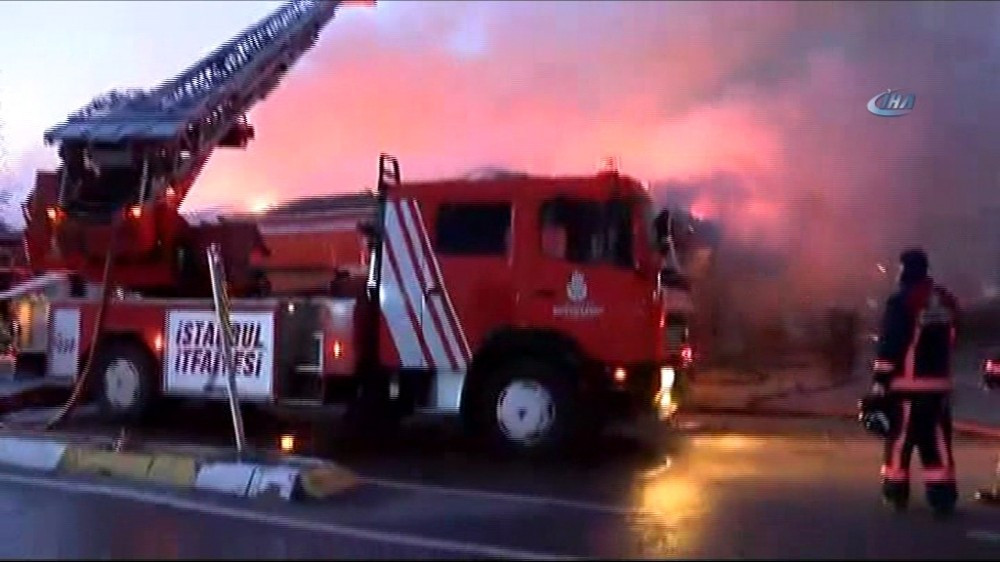 İstanbul’da yangın: Çok sayıda itfaiye ekibi olay yerinde - Resim: 2