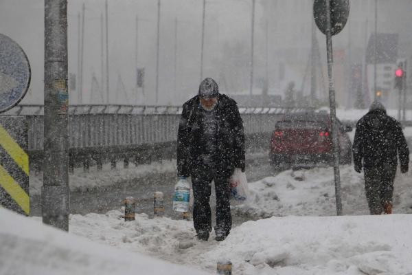 Flaş: İstanbul'da kar yeniden başladı.. CANLI - Resim: 1