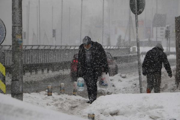 Flaş: İstanbul'da kar yeniden başladı.. CANLI - Resim: 2
