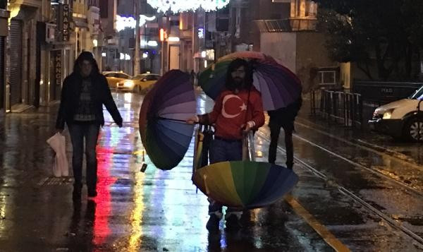 İstanbul'da yağmur etkili oluyor - Resim: 1