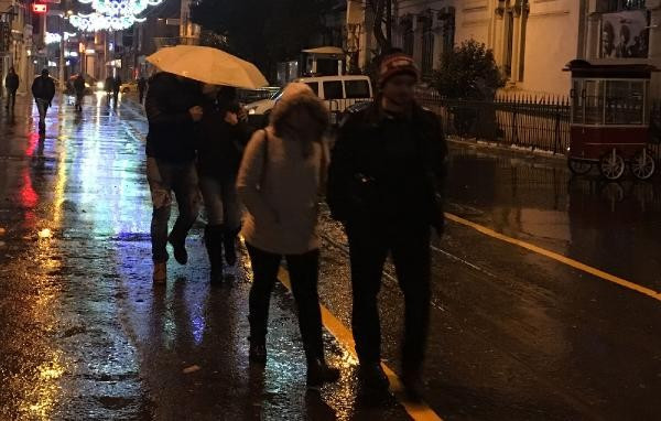 İstanbul'da yağmur etkili oluyor - Resim: 2