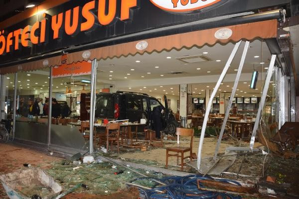 Bursa'da dehşet! Öldürdü, araba çaldı, restorana daldı - Resim: 8