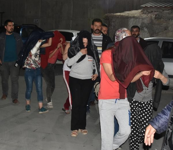 Konya polisi sokakta fuhuş yapan 11 kadını gözaltına aldı - Resim: 1
