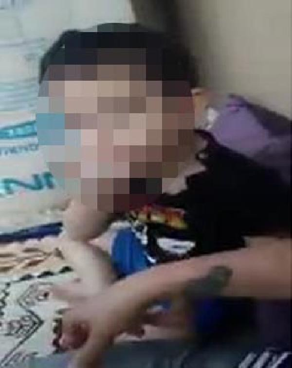 Pavyonda çalışan kadın evde çocuğunu bakıcıya bırakmıştı, Facebook'ta o halde görünce şoke oldu - Resim: 1