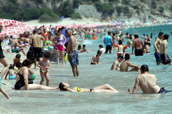 Fethiye plajlarında havlu atacak yer kalmadı - Resim: 4