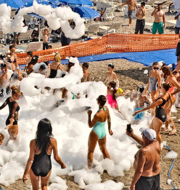 Antalya plajlarının gözdesi: Köpük partileri - Resim: 5