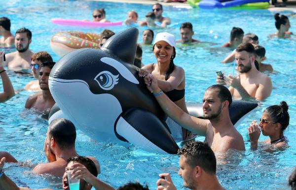 Antalya'da turistleri coşturan havuz partisi - Resim: 5
