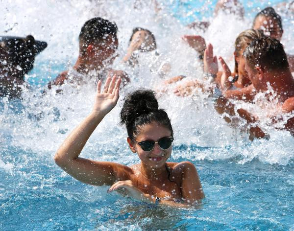 Antalya'da turistleri coşturan havuz partisi - Resim: 7