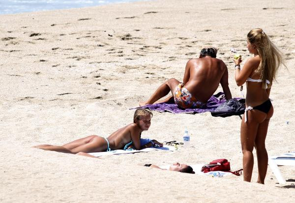 Antalya'da plajlar turistlere kaldı - Resim: 1