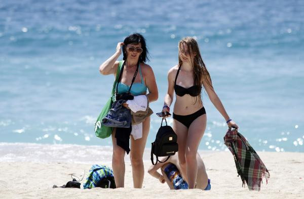 Antalya'da plajlar turistlere kaldı - Resim: 6
