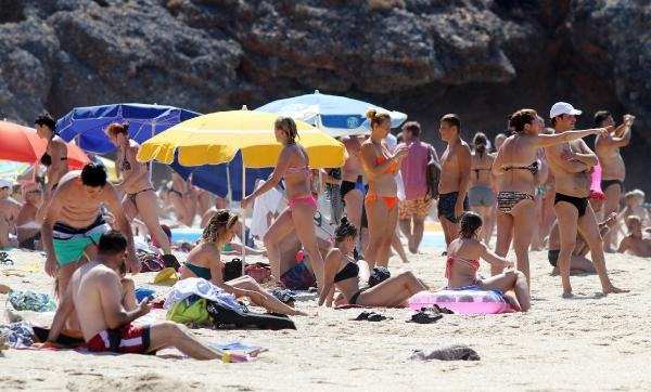 Antalya'da plajlar turistlere kaldı - Resim: 7