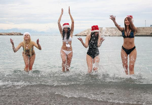 Rus güzeller, denize girerek yeni yılı kutladı - Resim: 3