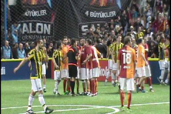 Salon turnuvasının finalinde kavga çıktı! Fenerbahçe 8-6 Galatasaray - Resim: 1