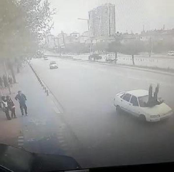 Konya Valisi'ne selam veren polise otomobil çarptı - Resim: 3