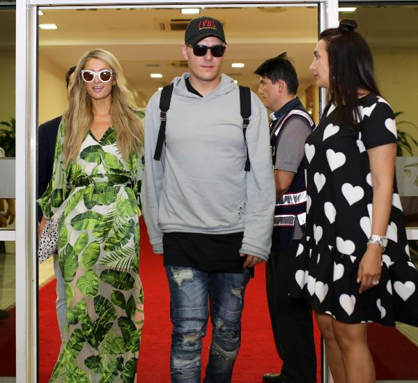 Paris Hilton ve Chris Zykla defile için Antalya'da - Resim: 1