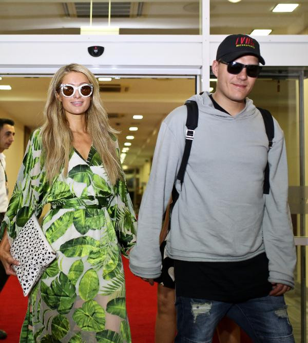 Paris Hilton ve Chris Zykla defile için Antalya'da - Resim: 3