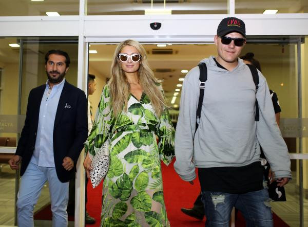 Paris Hilton ve Chris Zykla defile için Antalya'da - Resim: 6