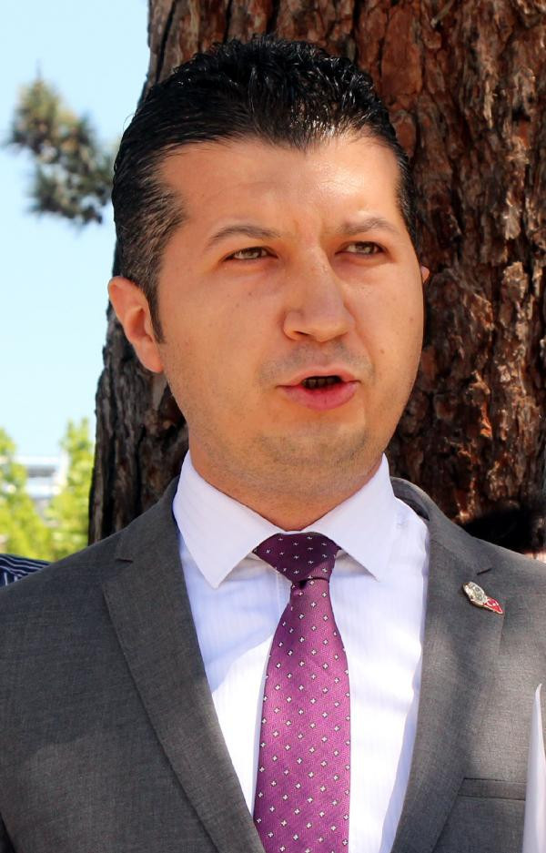 AKP’li vekil CHP'li gencin boğazını sıkıp özür diledi - Resim: 1