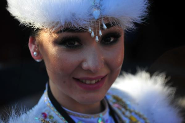 Güzel dansçı kızların gösterisi Bursa’yı salladı - Resim: 9
