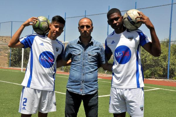 Diyarbakır'a gelen Kolombiyalı futbolcular çeviri programıyla anlaşıyor - Resim: 2