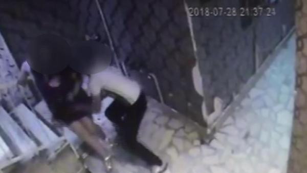 Türkü barın adresini sordu tacize uğradı: Genç kadına taciz anı kamerada - Resim: 2