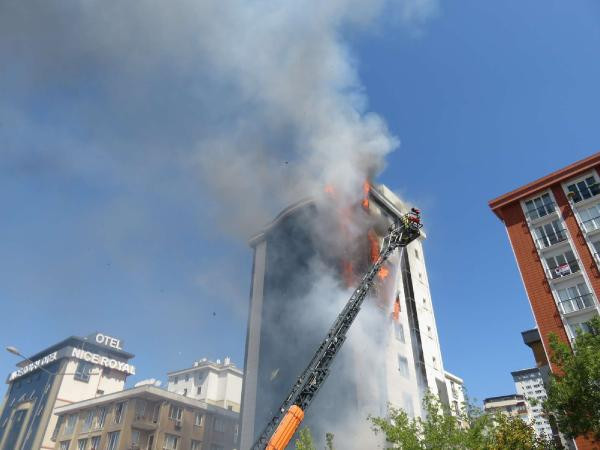 Son dakika: Ataşehir'de lüks plazada korkutan yangın - Resim: 3