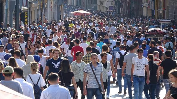 Son dakika: Taksim'de adım atacak yer kalmadı - Resim: 2