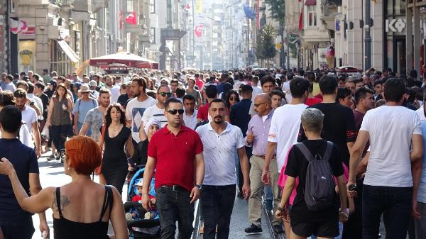 Son dakika: Taksim'de adım atacak yer kalmadı - Resim: 3