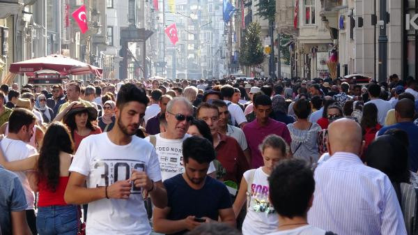 Son dakika: Taksim'de adım atacak yer kalmadı - Resim: 7