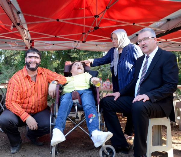 Şahan Gökbakar engelli hayranıyla film setinde buluştu - Resim: 1