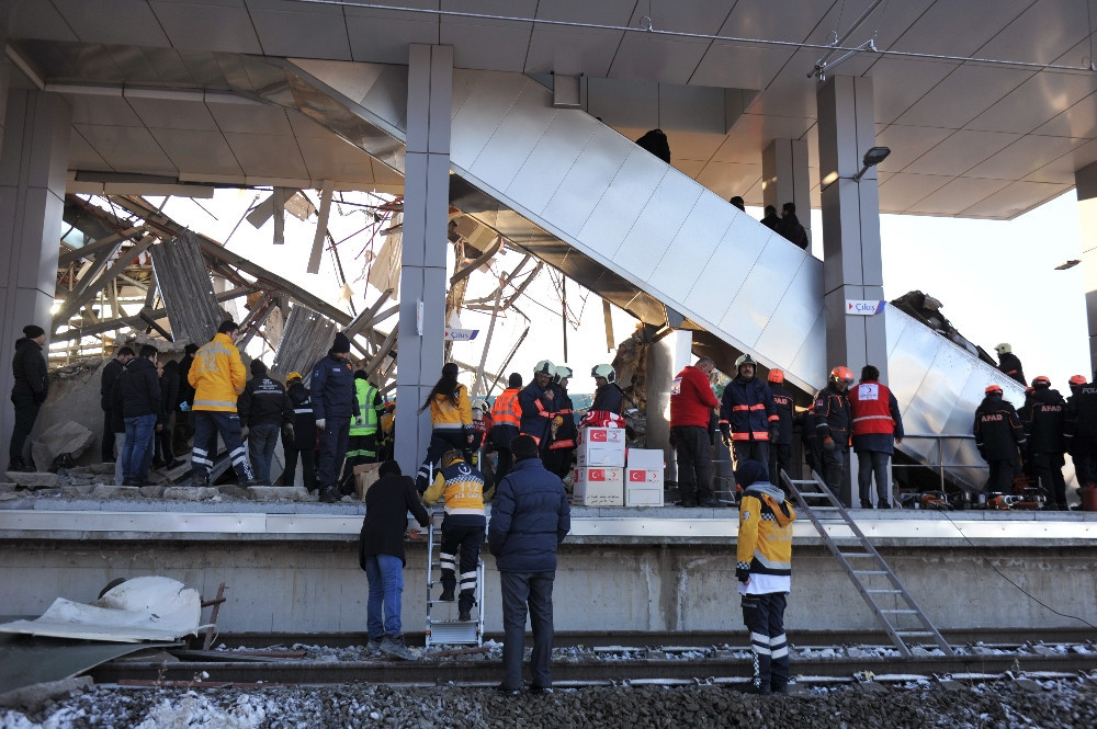 Son dakika: Ankara’daki tren kazasında ölü sayısı arttı - Resim: 1