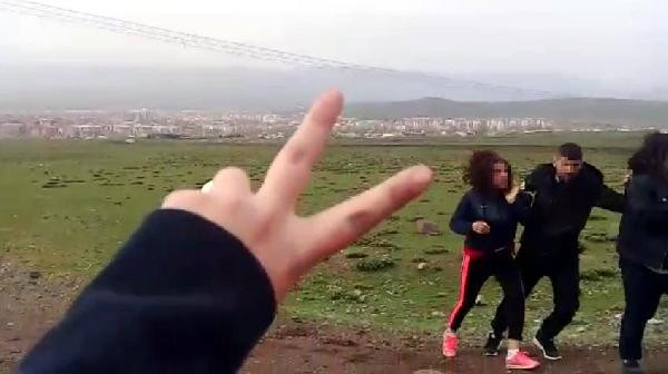 İki genç kızı dağa kaldırıp işkence yaptılar: Şok video - Resim: 5