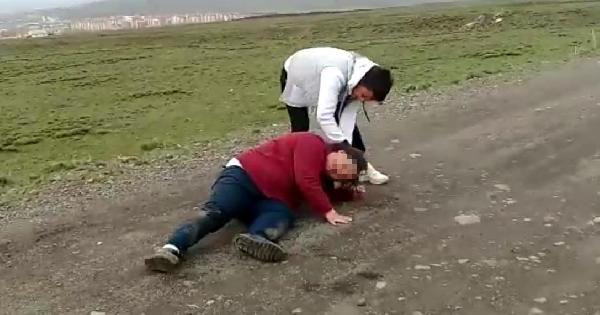 İki genç kızı dağa kaldırıp işkence yaptılar: Şok video - Resim: 8