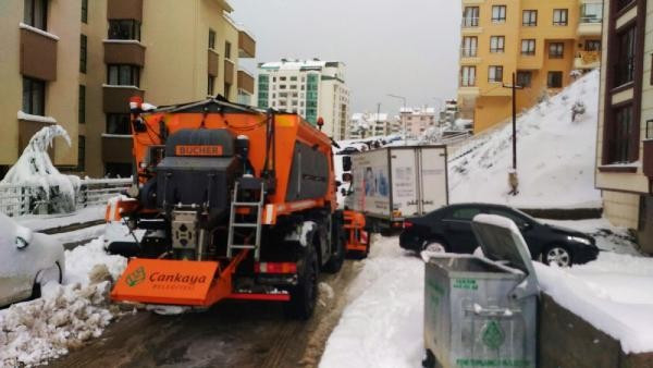 Ankara'da kar yağışıyla kapanan yollar açıldı - Resim: 1