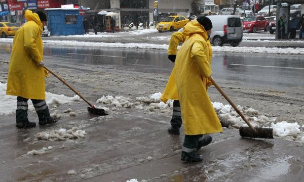 Ankara'da kar yağışıyla kapanan yollar açıldı - Resim: 2