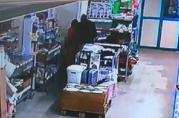 65 yaşındaki sapık markette 10 yaşındaki kız çocuğunu taciz etti, kameradan yakalandı - Resim: 2