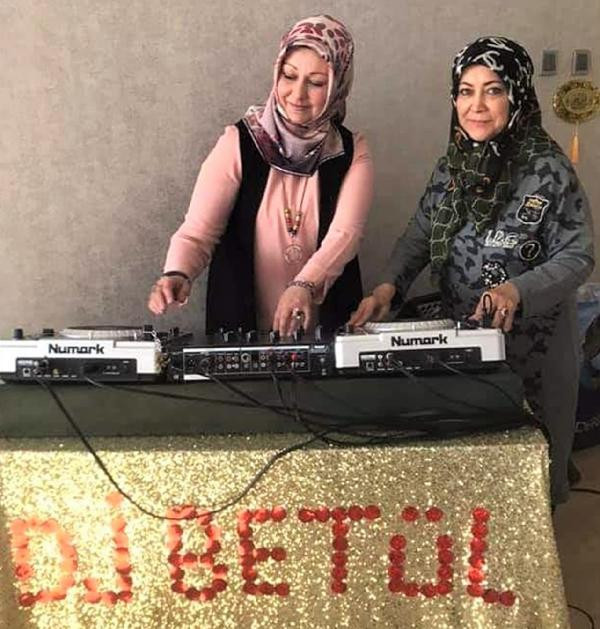 Türbanlı DJ Betül, muhafazakar kadın eğlencelerinin aranan yüzü oldu - Resim: 3