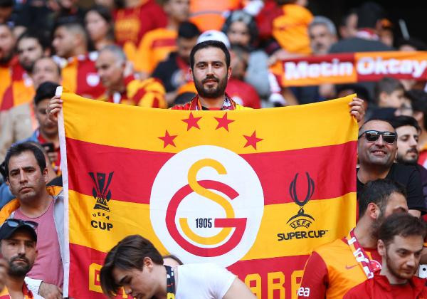 Galatasaray taraftarı TFF'yi protesto etti, A Spor yayını kesip reklama gitti - Resim: 1