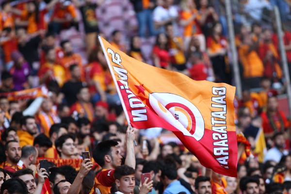 Galatasaray taraftarı TFF'yi protesto etti, A Spor yayını kesip reklama gitti - Resim: 2
