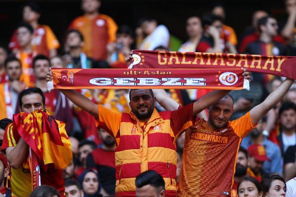 Galatasaray taraftarı TFF'yi protesto etti, A Spor yayını kesip reklama gitti - Resim: 7