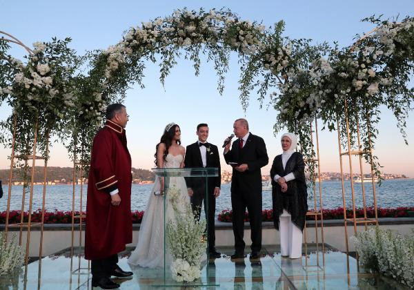 Erdoğan Mesut Özil ve Amine Gülşe’nin nikah şahidi oldu - Resim: 1