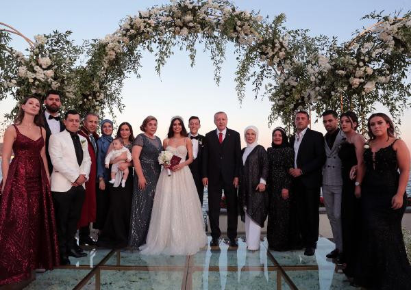 Erdoğan Mesut Özil ve Amine Gülşe’nin nikah şahidi oldu - Resim: 2