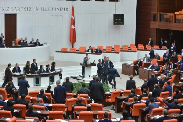 Ankara saldırısı Meclis'te kavga çıkardı! - Resim: 2