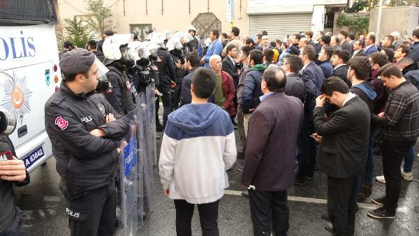 AKP'li belediye tarikat yurdunu yıktı: Tekbirlerle direndiler ama.. - Resim: 3