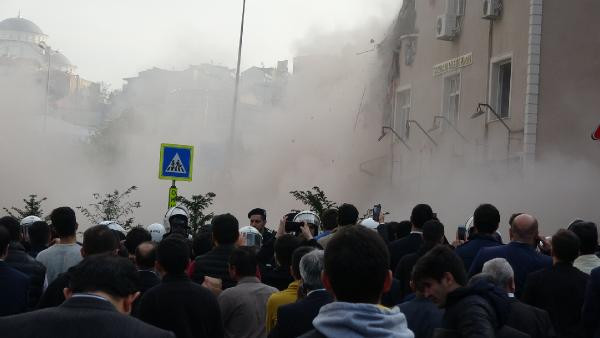 AKP'li belediye tarikat yurdunu yıktı: Tekbirlerle direndiler ama.. - Resim: 5