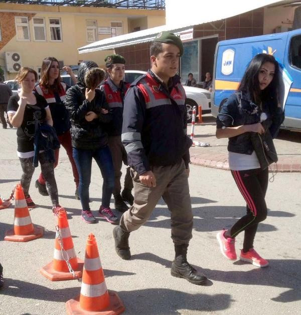 Antalya'da Jandarmadan fuhuş operasyonu - Resim: 1