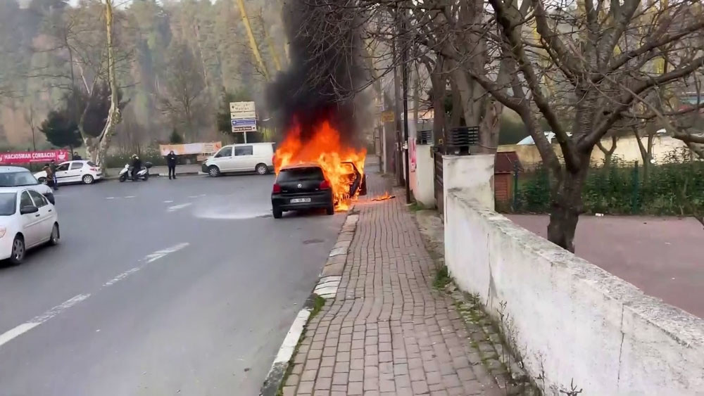YouTuber Uras Benlioğlu’nun aracı alev alev yandı - Resim: 1