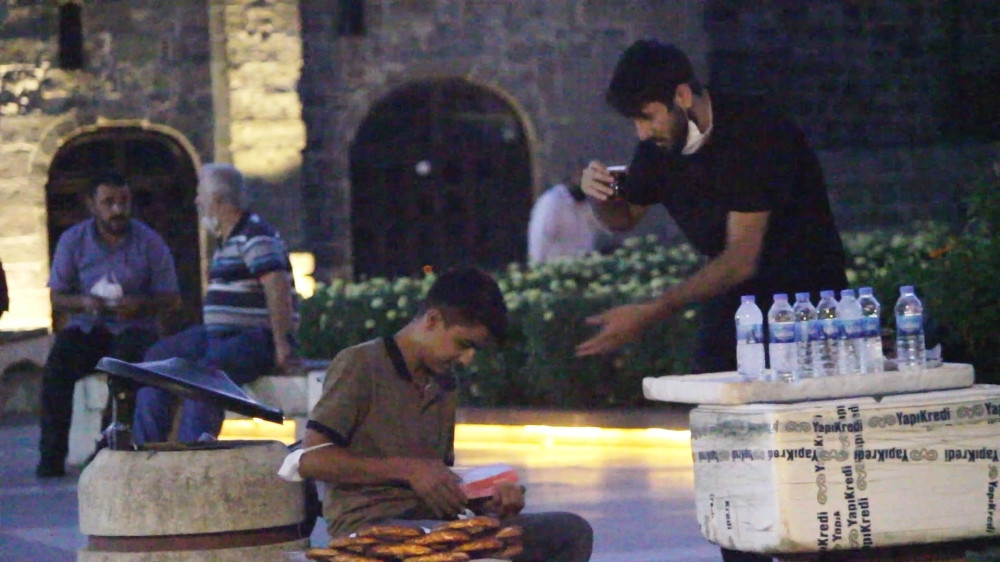 Diyarbakır'da simit ve kavun satan çocuklarla duygulandıran sosyal deney - Resim: 2