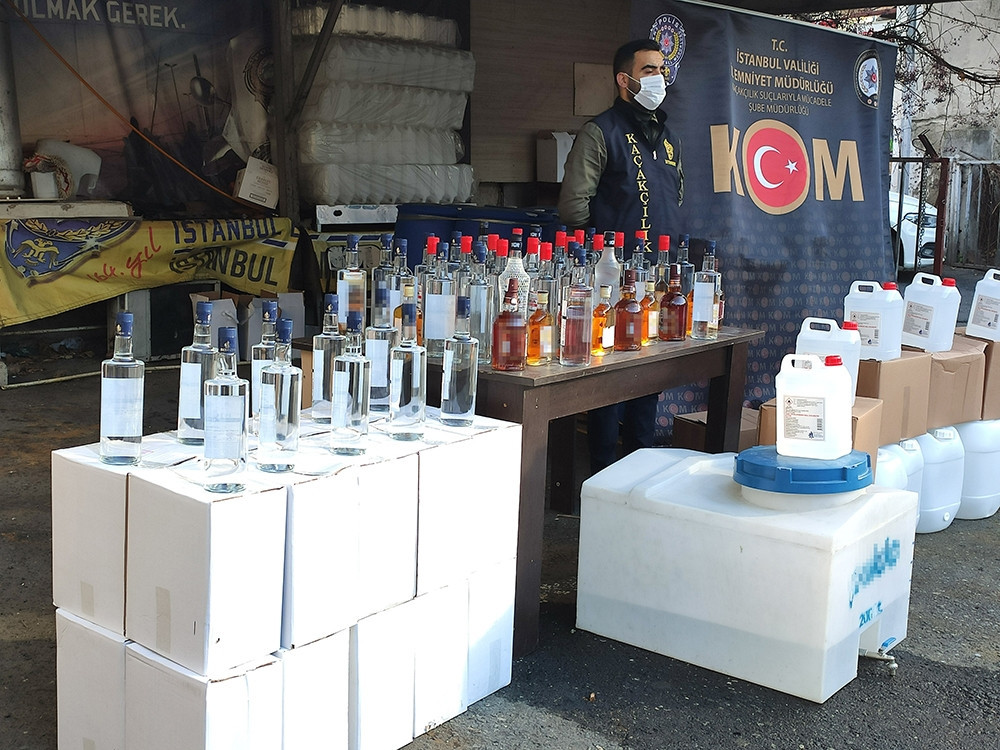 İstanbul'u sarhoş edeceklerdi: Yılbaşı öncesi 1,5 ton kaçak içki yakalandı - Resim: 1